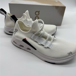 ON Cloudeasy Sneaker in Undyed-White & Black